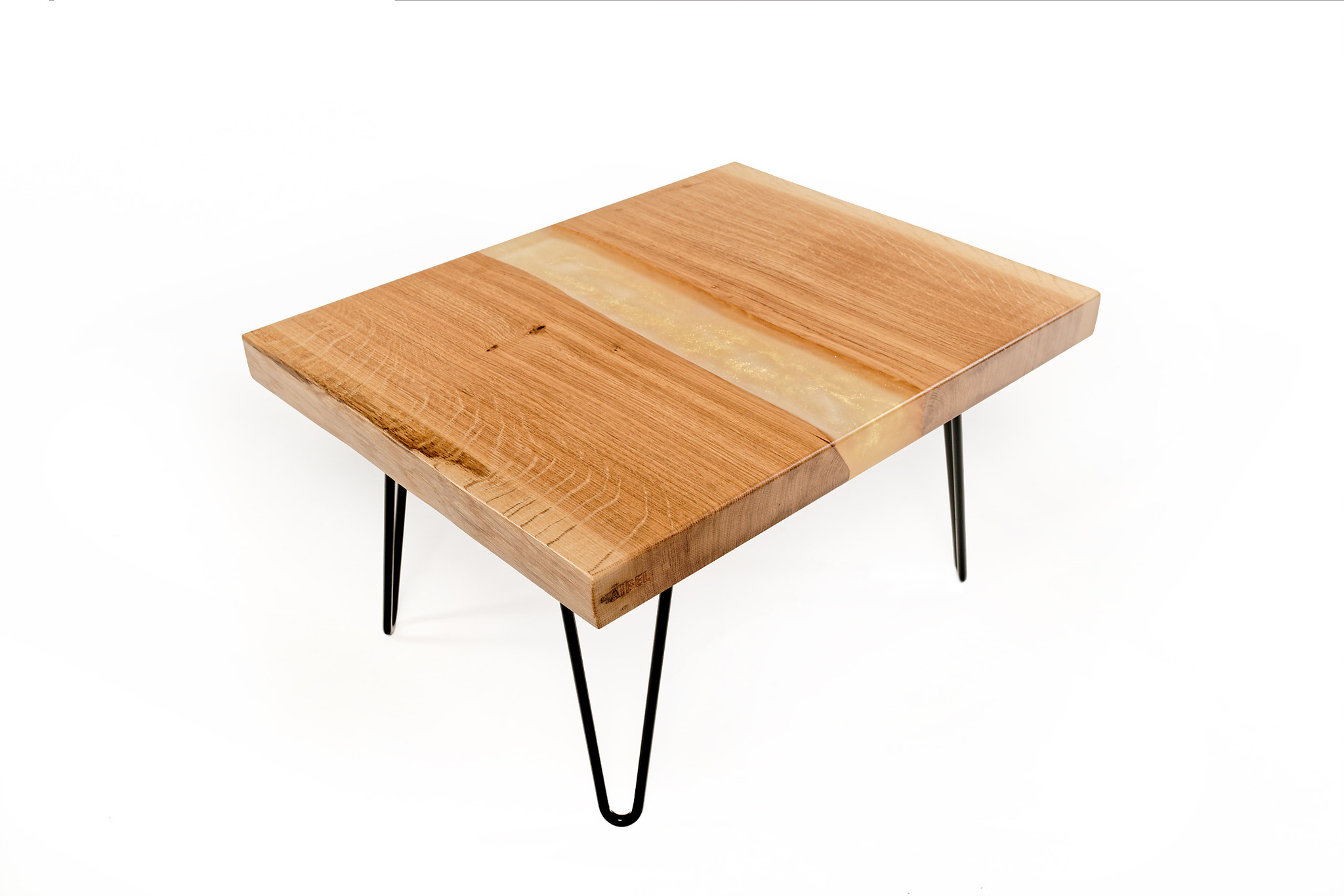 Aibel - Tisch aus Eichenholz mit goldenem Epoxidharz